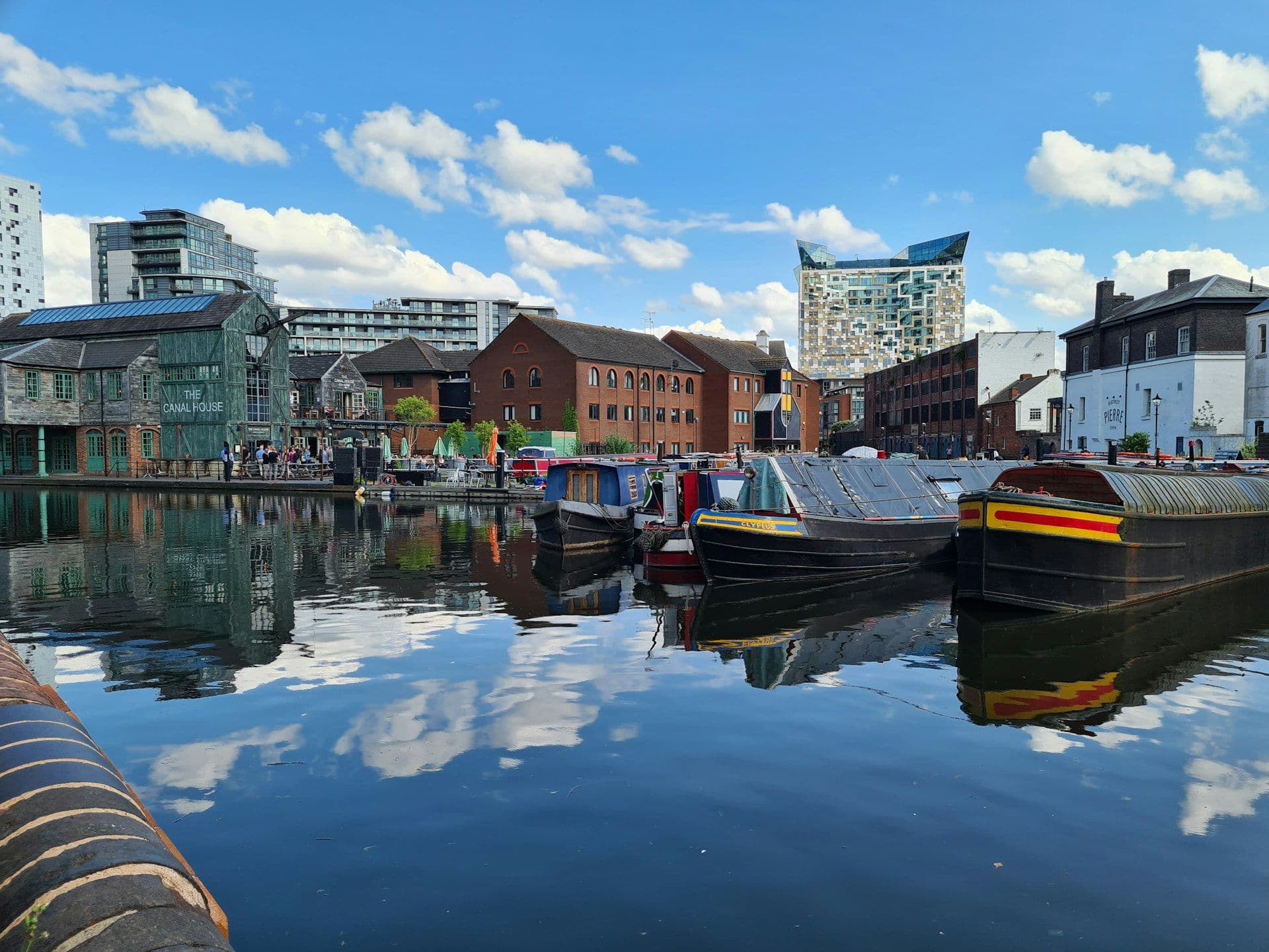 Narrowboats on the Birmingham canal
